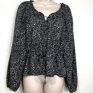 Universal Thread Black & White Boho Peplum Blouse – Women’s Small